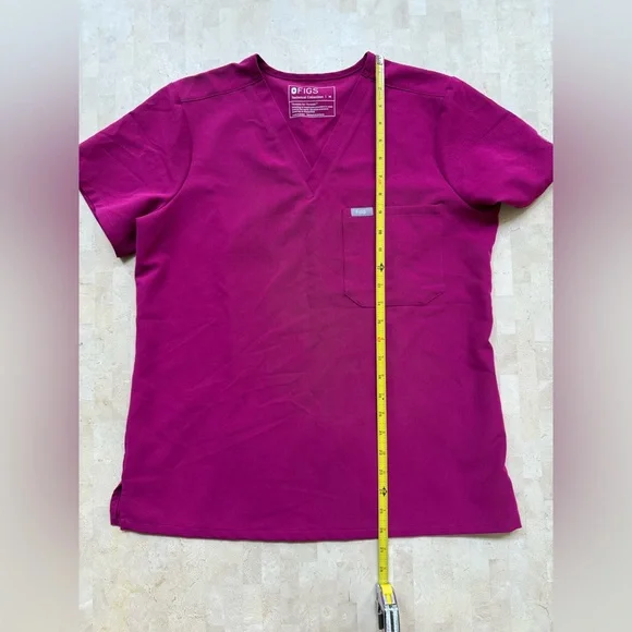 FIGS Catarina Scrub Top Size M Pocket Dark Magenta Purple #2189 “ROCK ON” - Picture 5 of 6